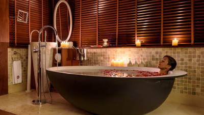 Female To Male Luxurious Massage Spa In Kanpur 9152911586